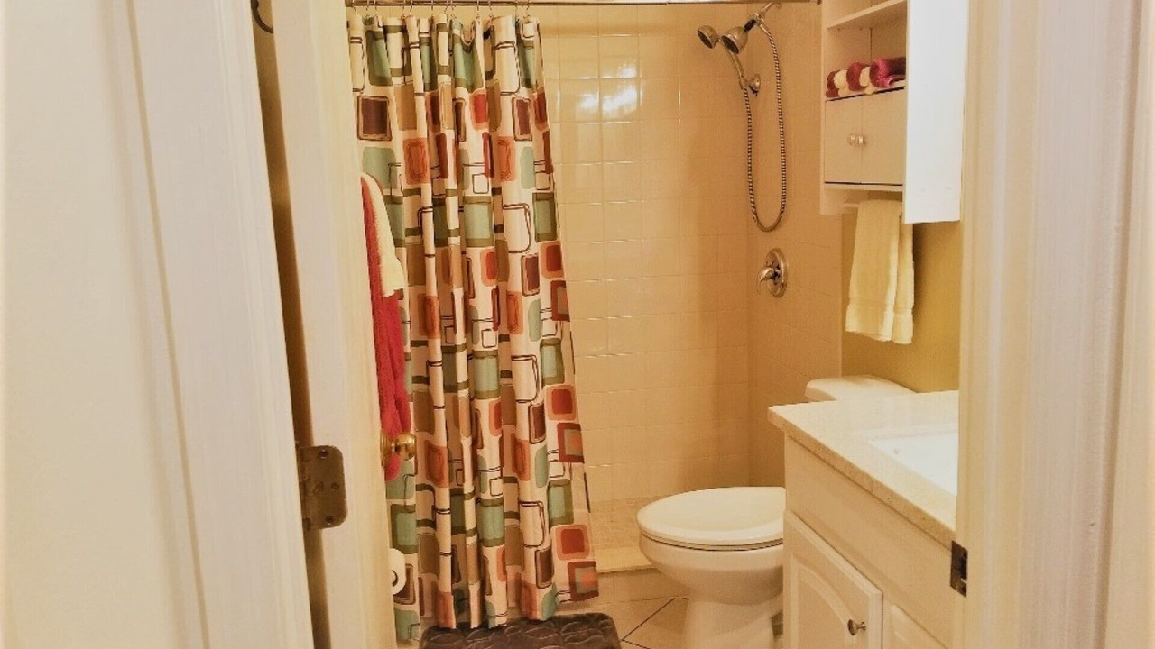 Photo of Bathroom in Paradise Lakes