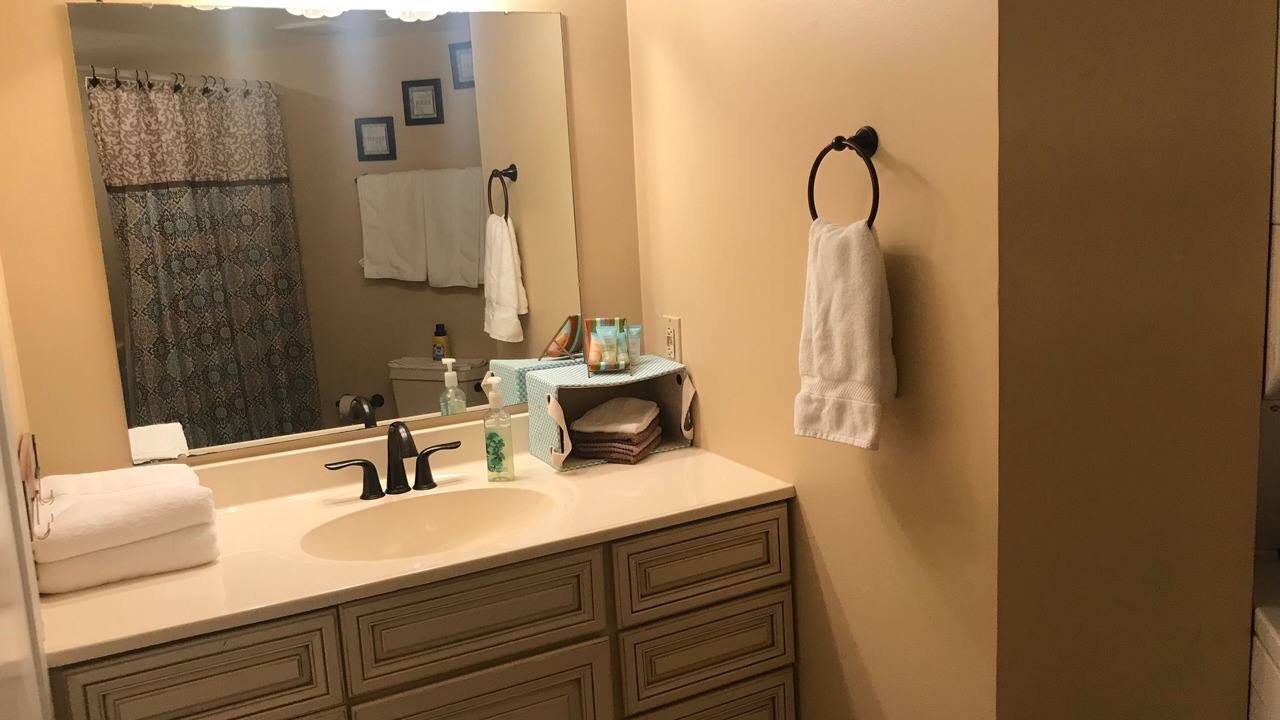 Photo of Bathroom in Orange Beach East
