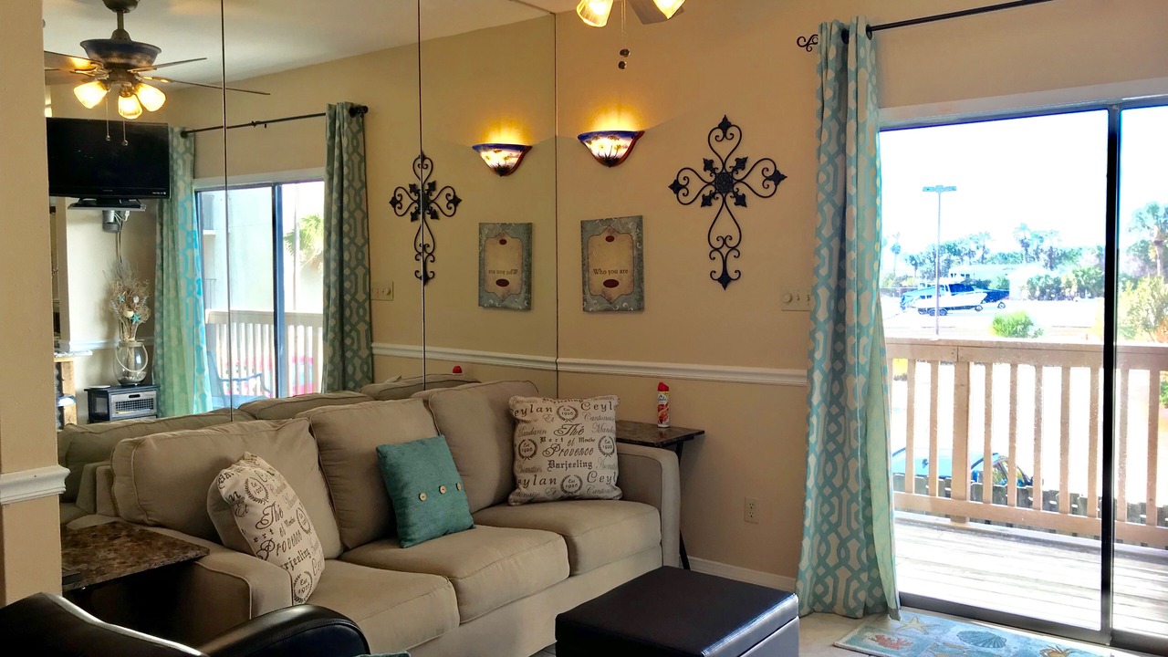 Photo of Livingroom in Orange Beach East