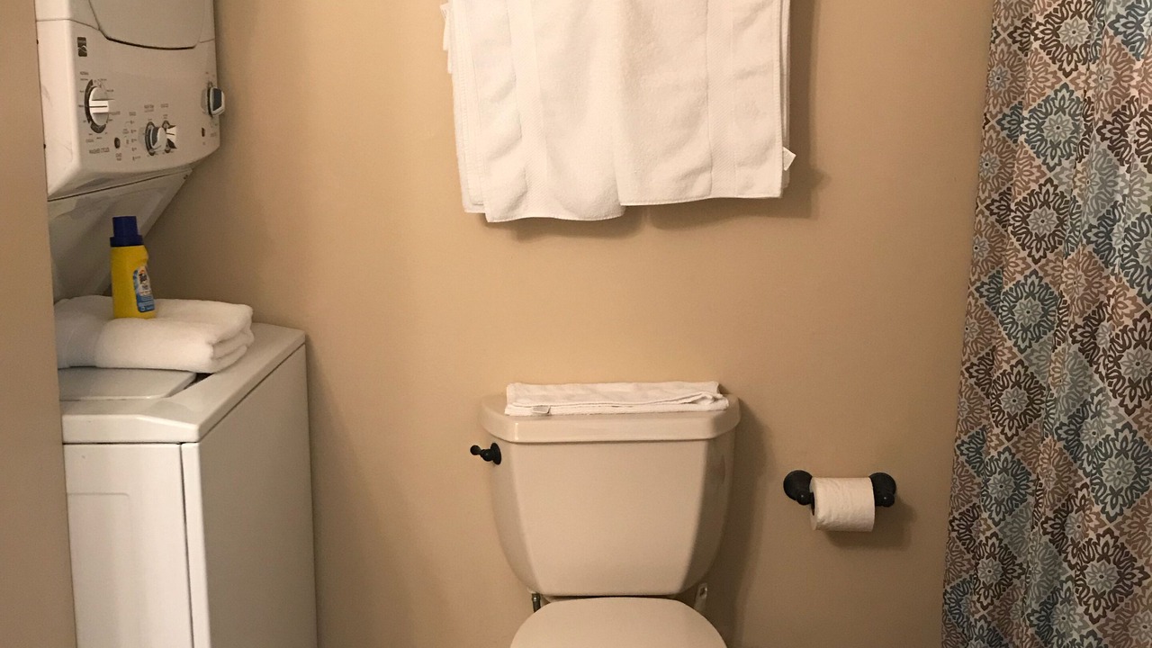 Photo of Bathroom in Orange Beach East