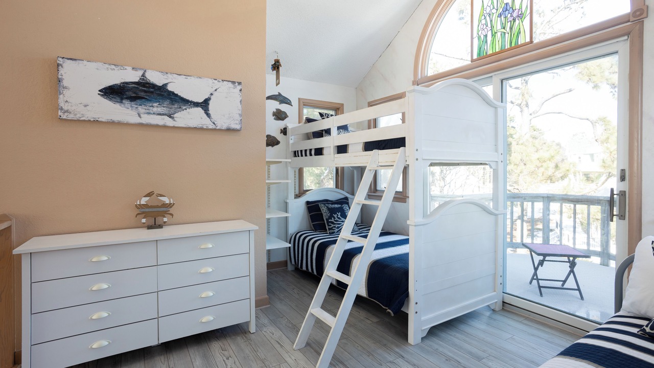 Photo of Bedroom in Monteray Shores