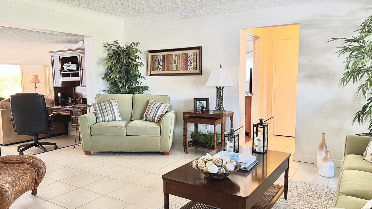 Photo of Livingroom in Garden Isles