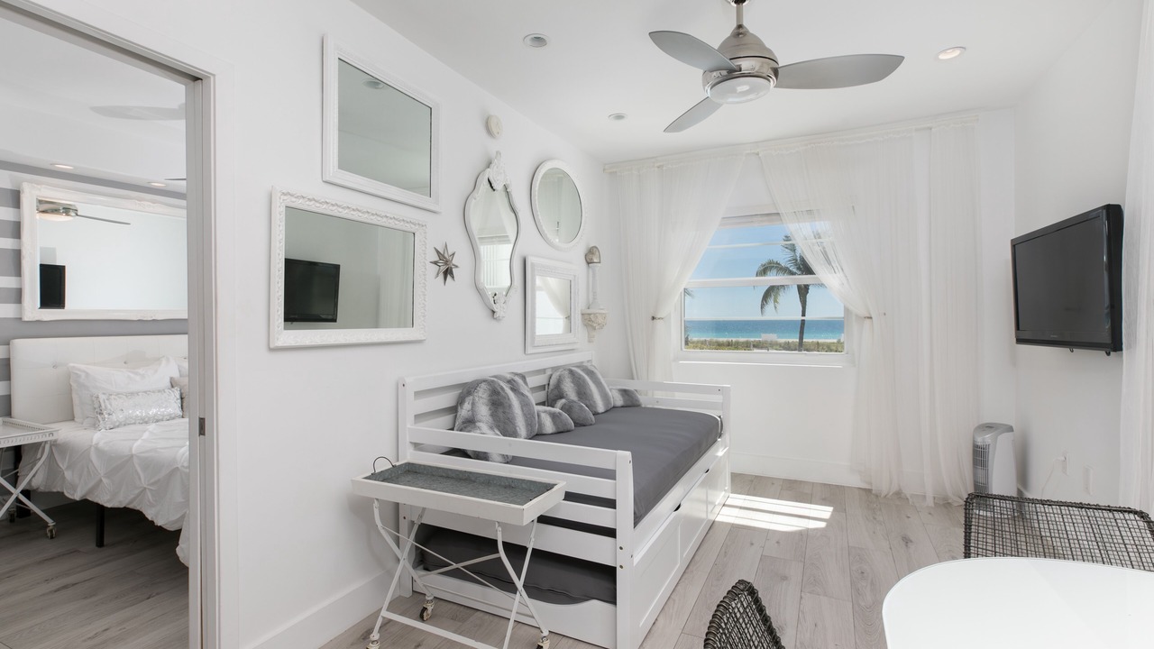 Photo of Livingroom in South of Fifth