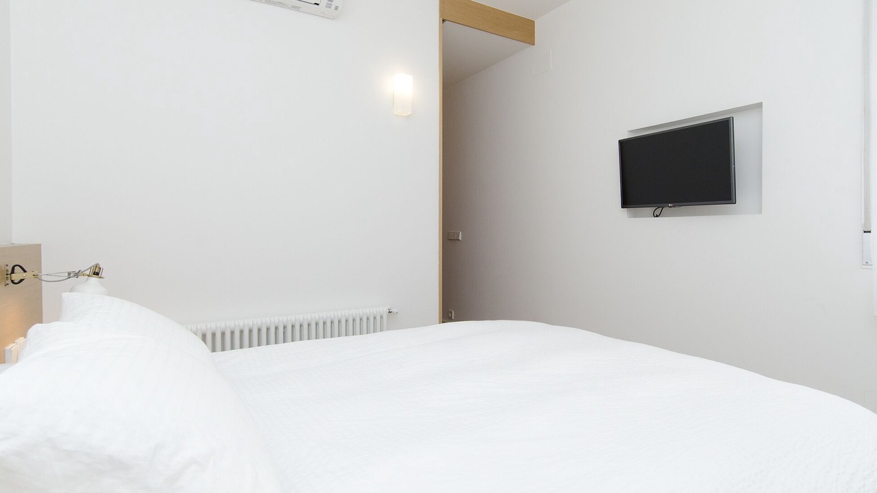 Photo of Bedroom in Golden Triangle of Art