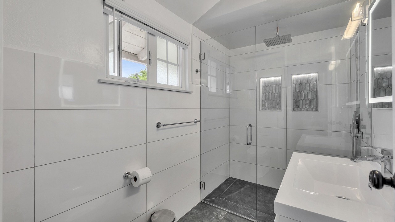 Photo of Bathroom in Westside Costa Mesa
