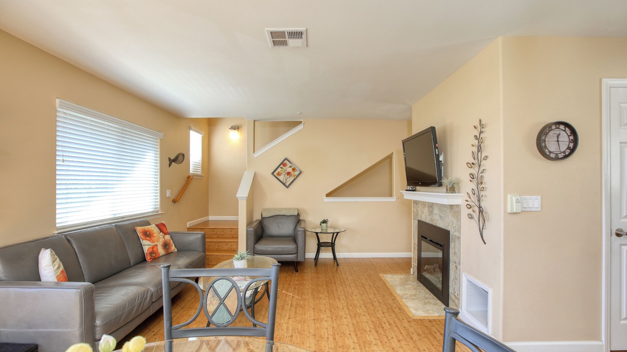 Photo of Livingroom in Downtown