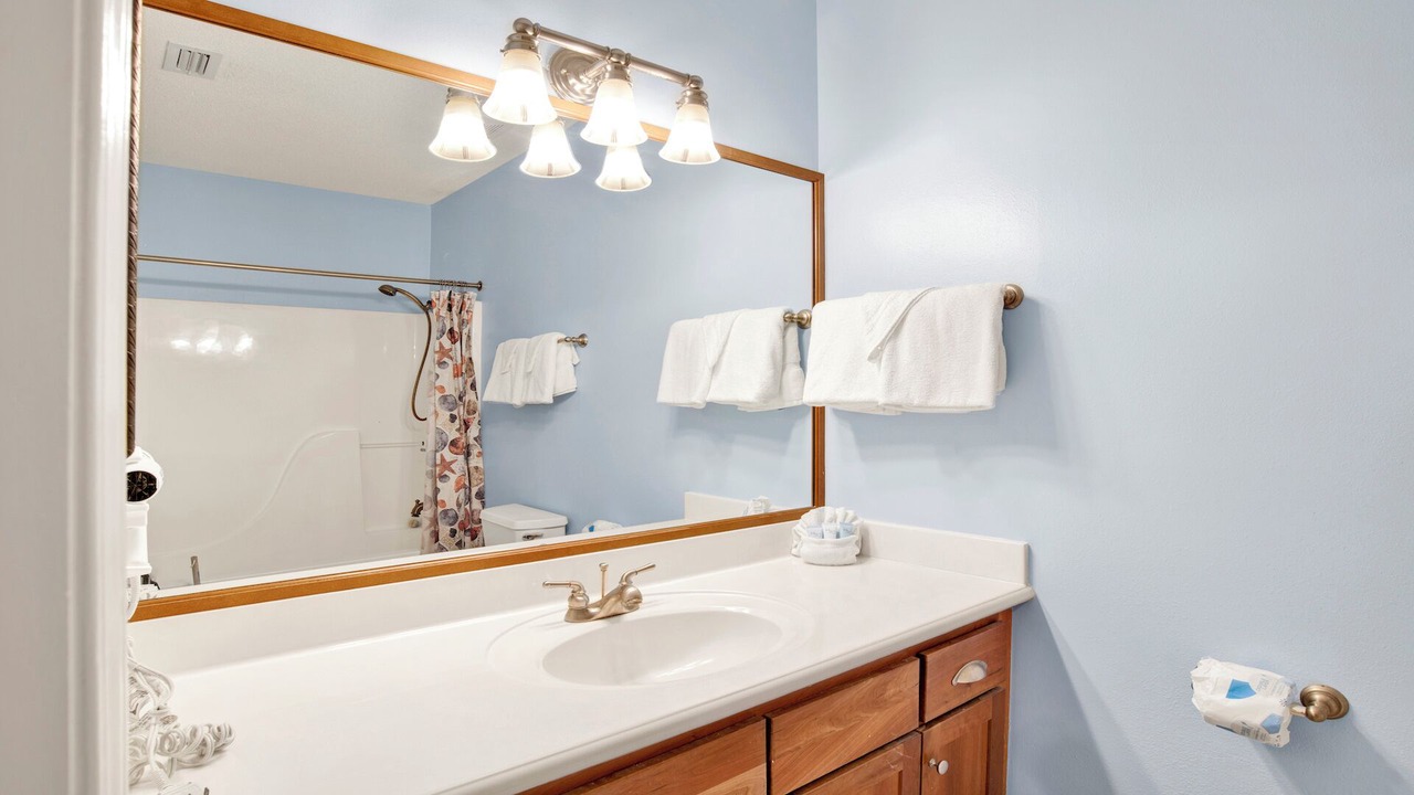 Photo of Bathroom in Orange Beach East