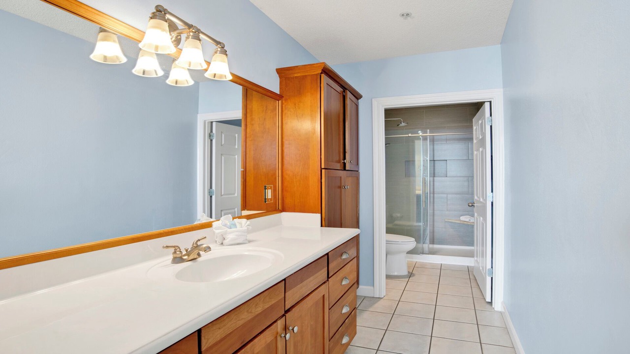 Photo of Bathroom in Orange Beach East
