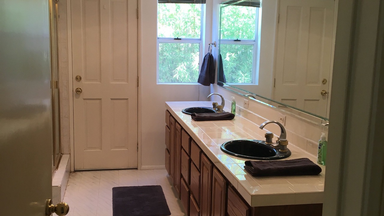 Photo of Bathroom in Woodland Hills