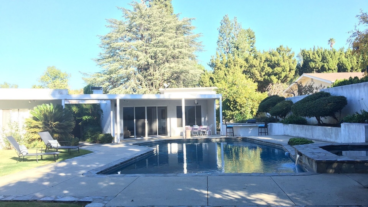 Photo of Outdoor in Woodland Hills