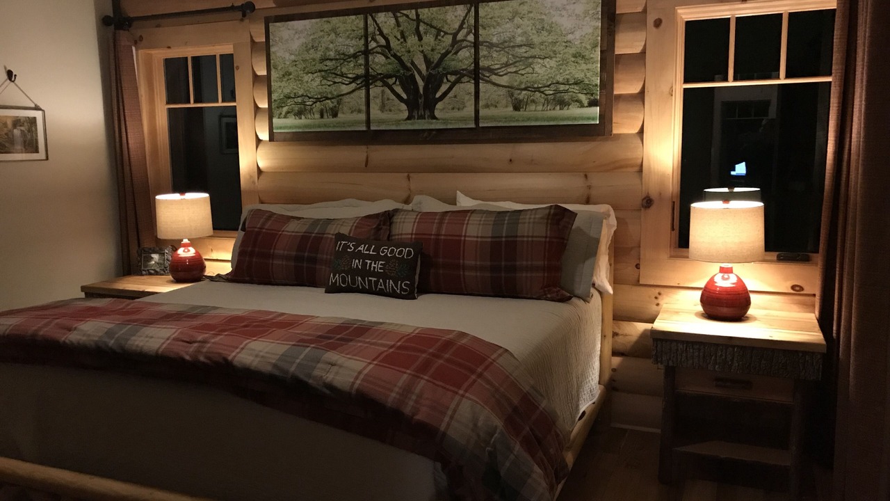 Photo of Bedroom in Hendersonville