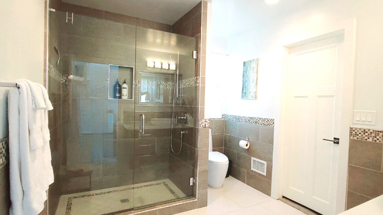 Photo of Bathroom in Vista