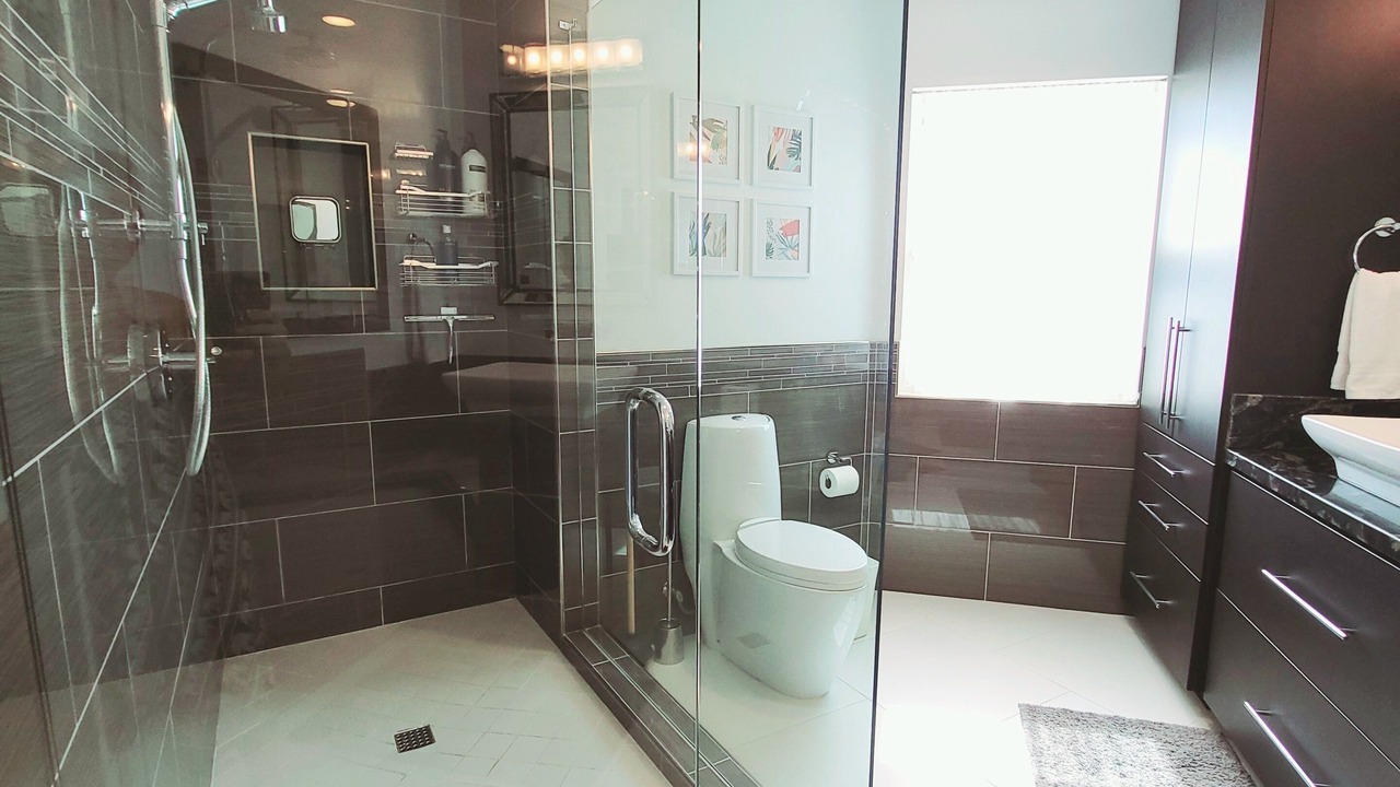 Photo of Bathroom in Vista