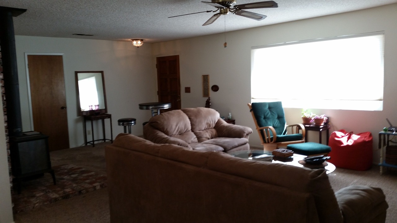Photo of Livingroom in Springville