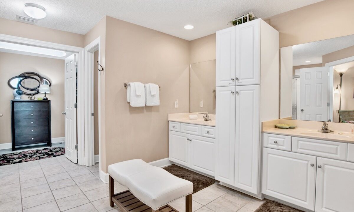 Photo of Bathroom in Orange Beach East