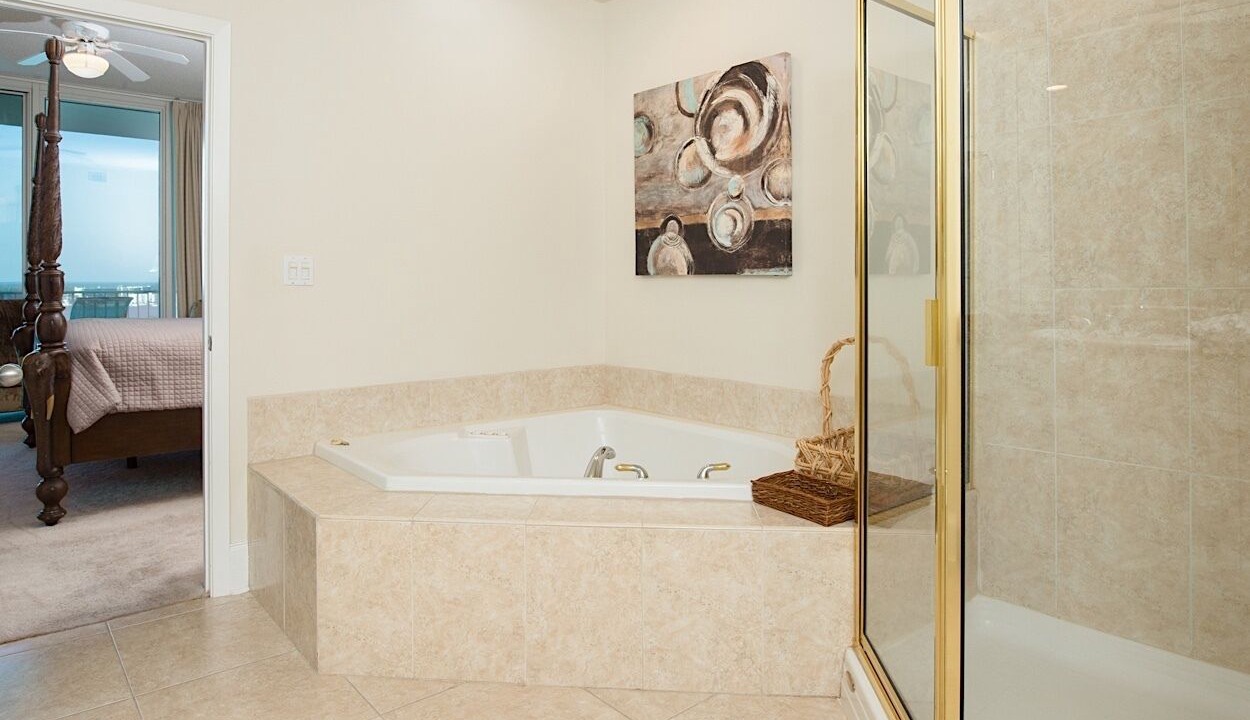 Photo of Bathroom in Orange Beach East