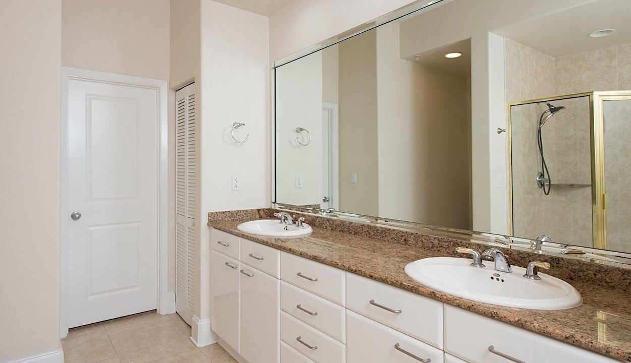 Photo of Bathroom in Orange Beach East