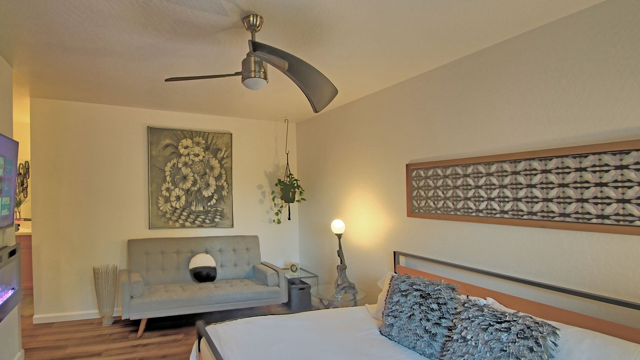Photo of Bedroom in Groveland