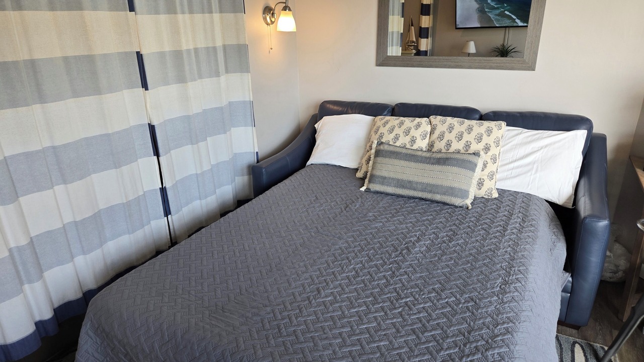 Photo of Bedroom in Gulf Shores