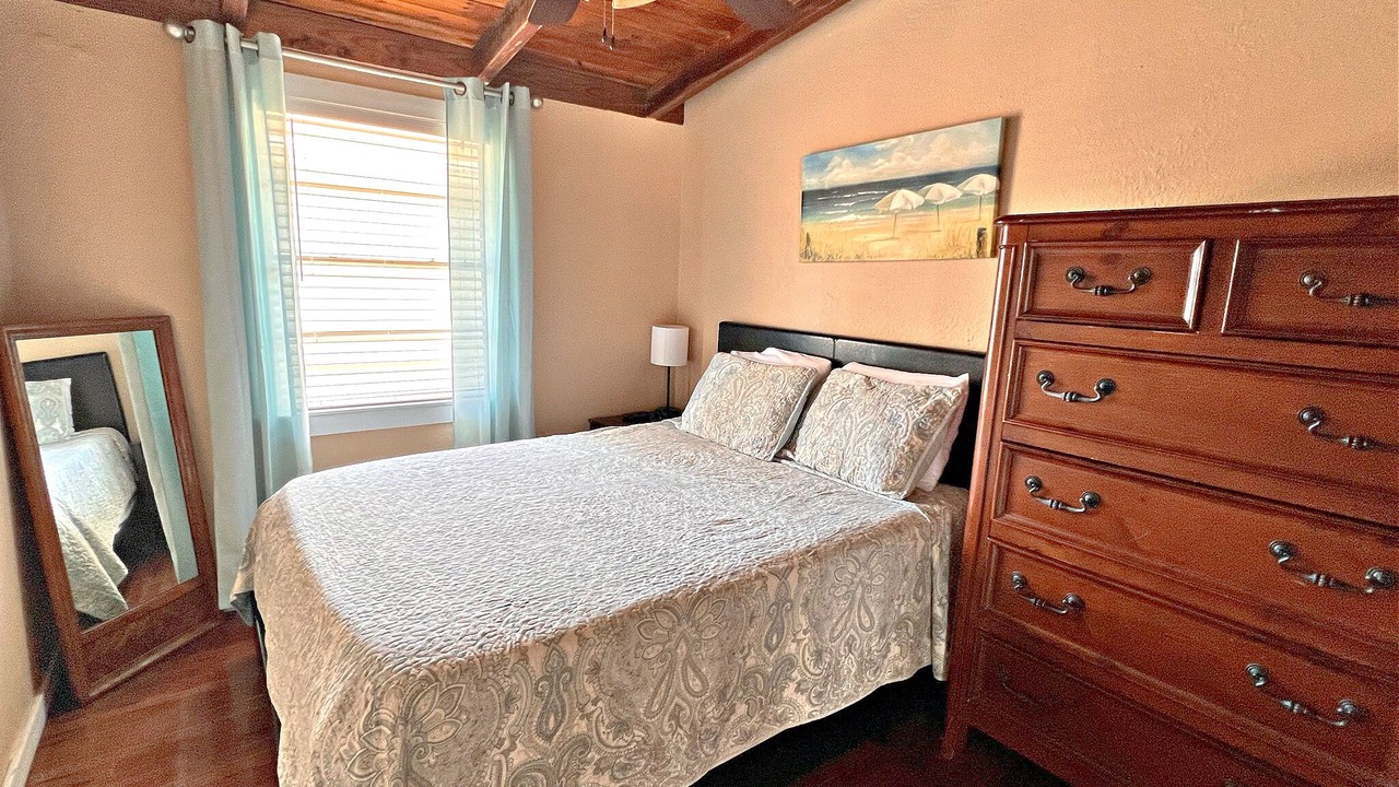 Photo of Bedroom in Gulf Shores