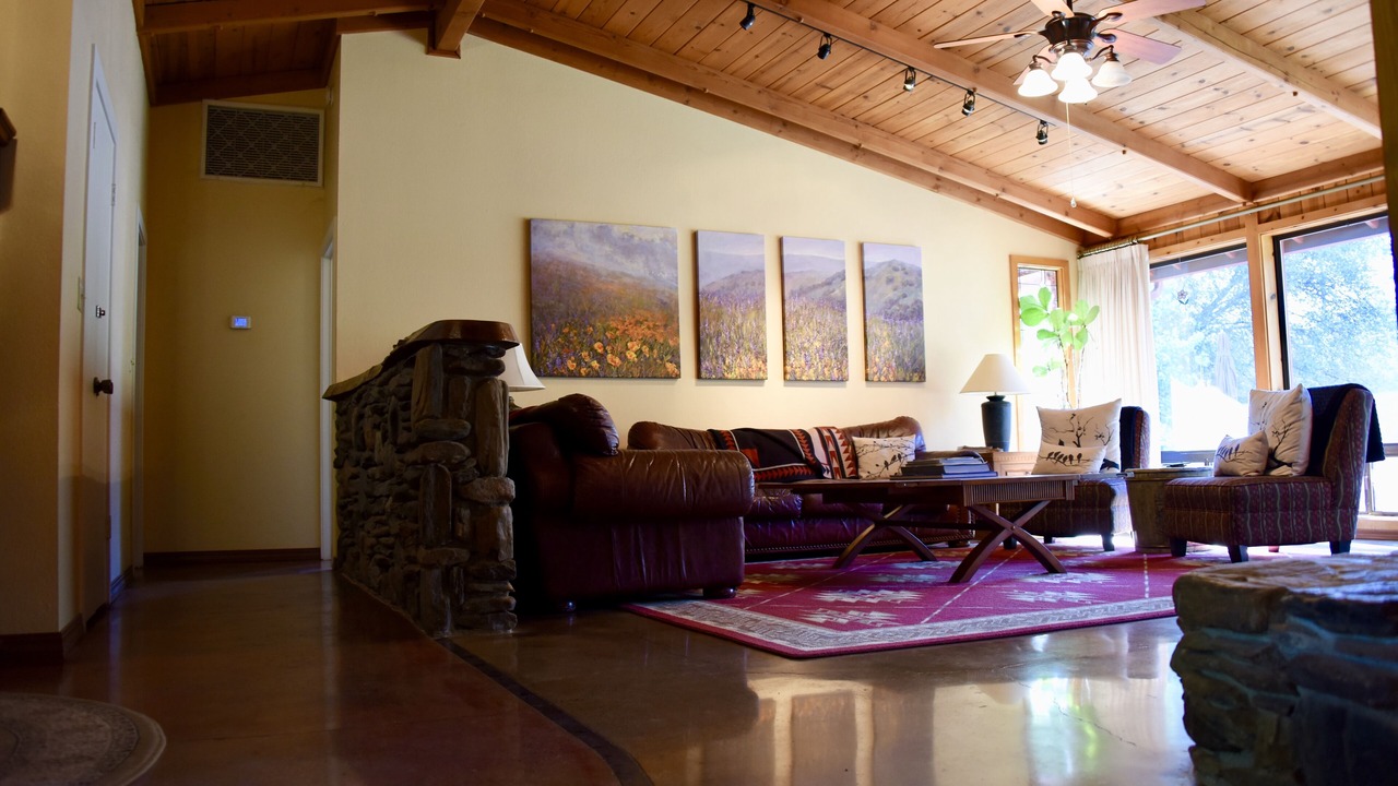 Photo of Livingroom in Oakhurst