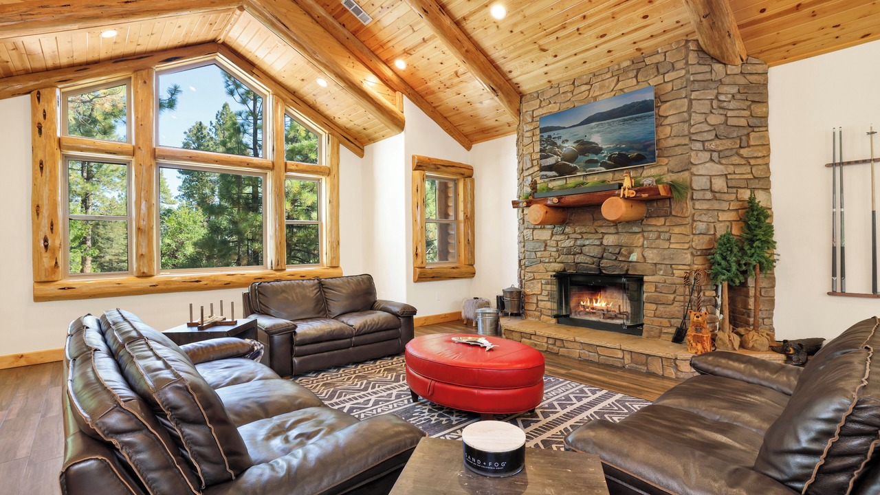 Photo of Livingroom in Evergreen Estates