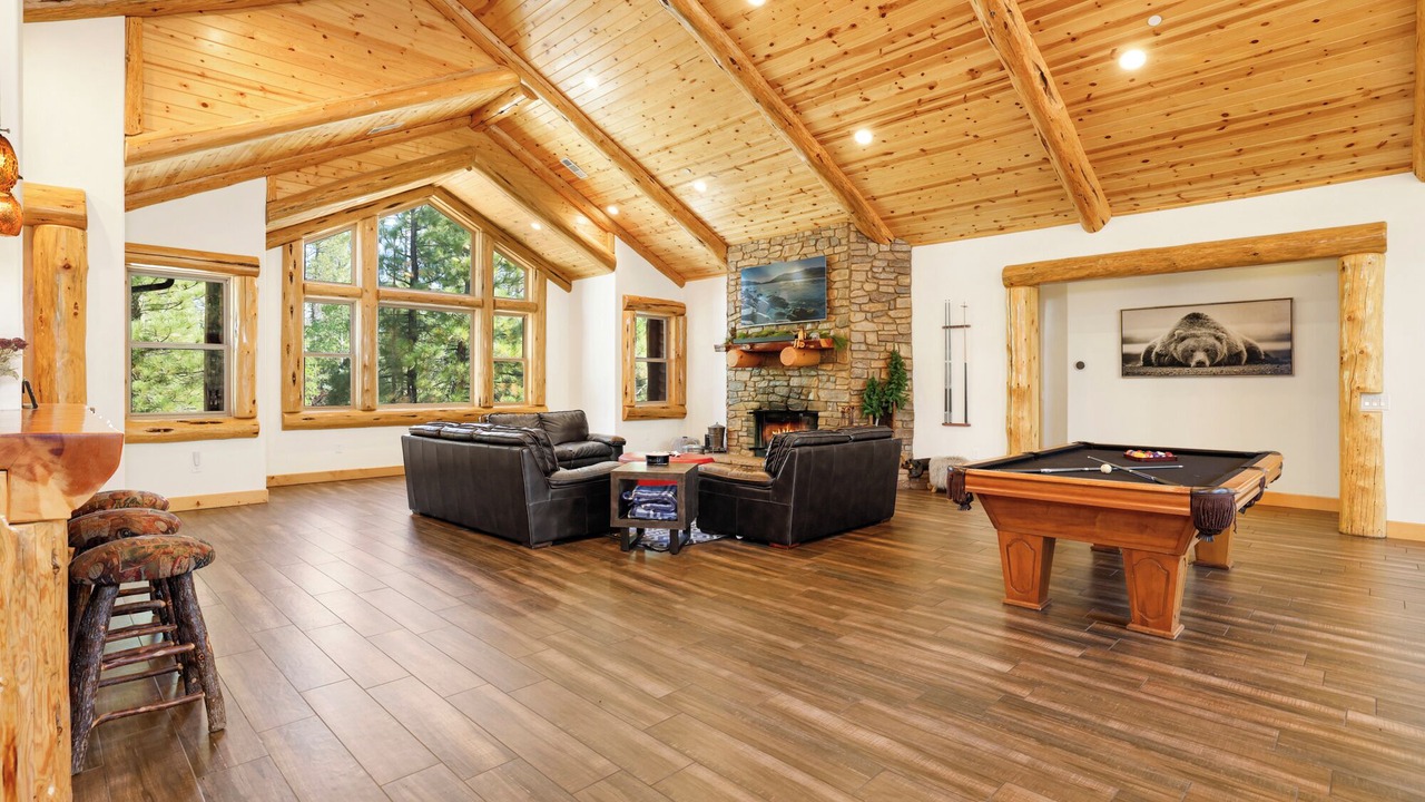Photo of Bedroom in Evergreen Estates