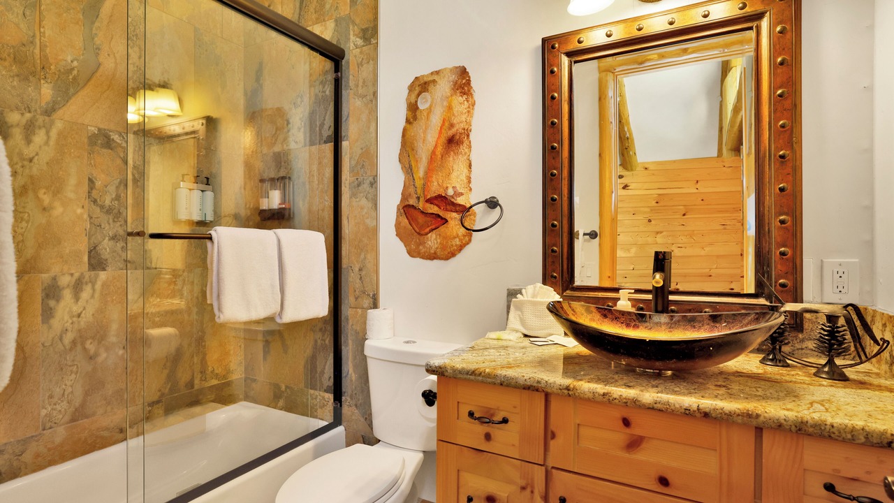 Photo of Bathroom in Evergreen Estates