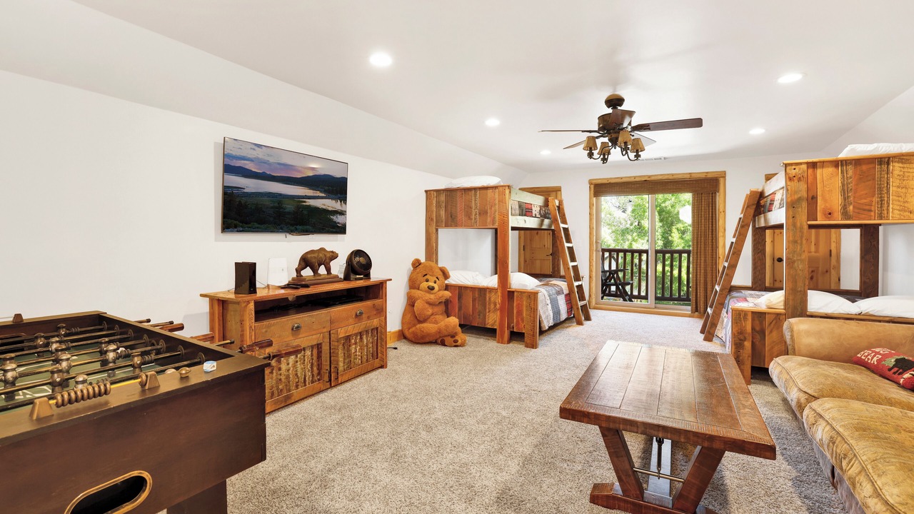 Photo of Bedroom in Evergreen Estates