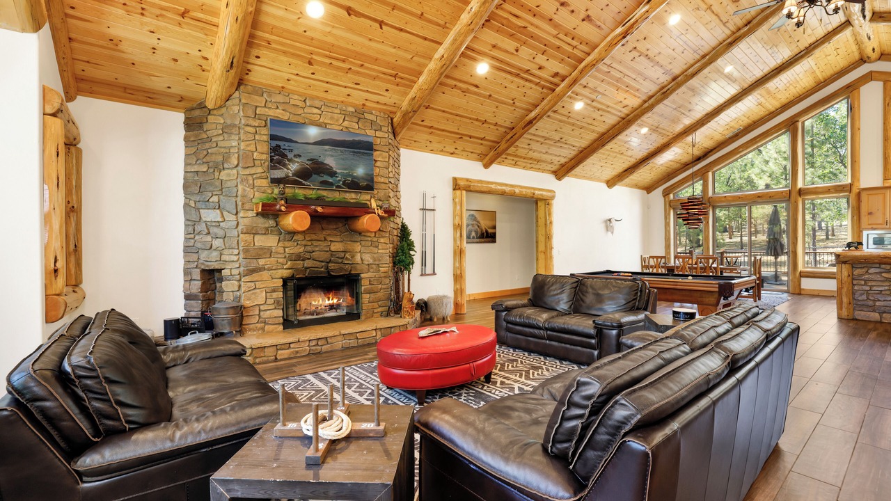 Photo of Livingroom in Evergreen Estates
