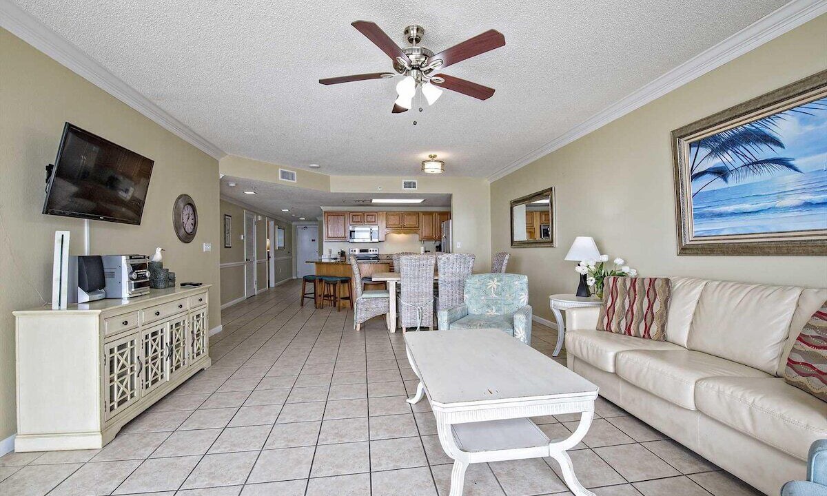 Photo of Livingroom in Orange Beach East