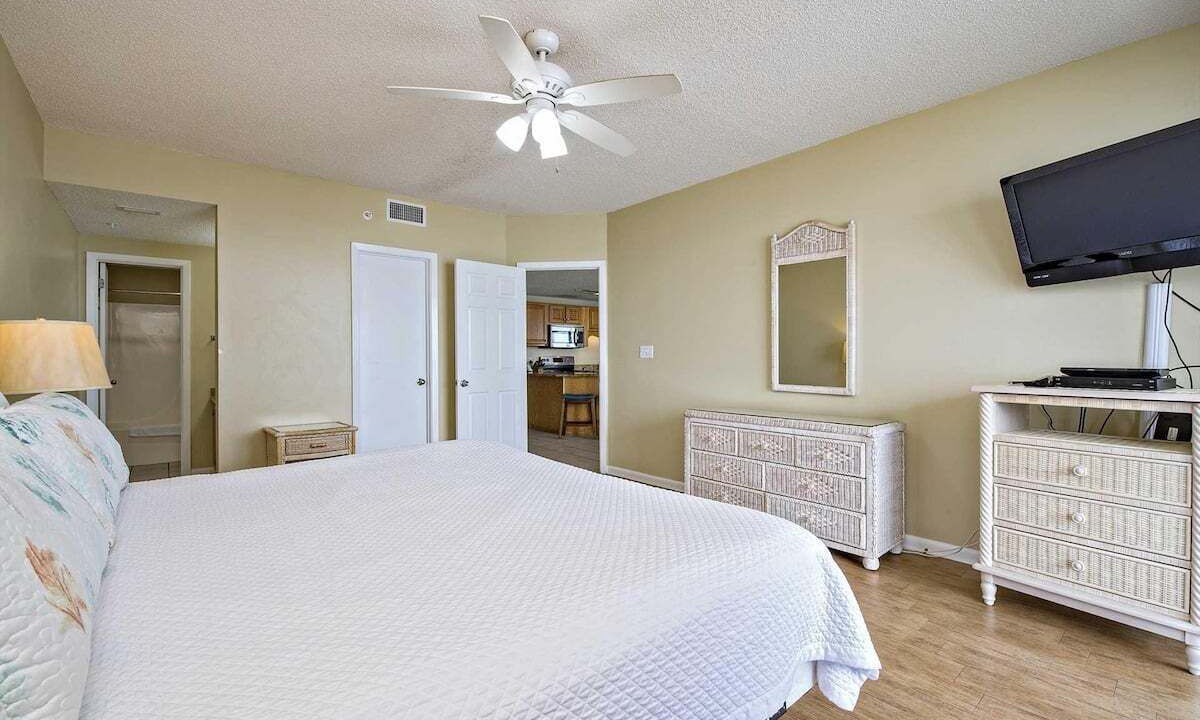 Photo of Bedroom in Orange Beach East