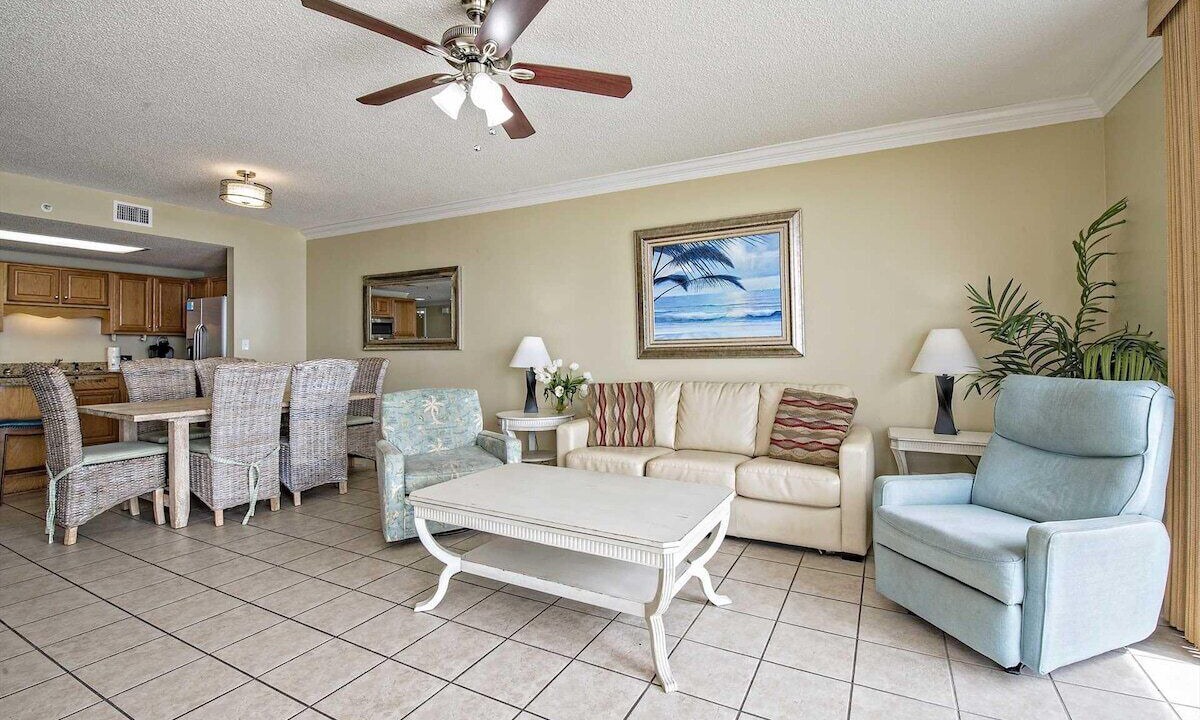 Photo of Livingroom in Orange Beach East