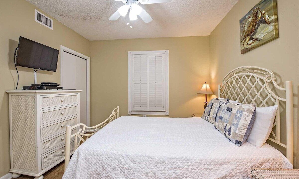 Photo of Bedroom in Orange Beach East