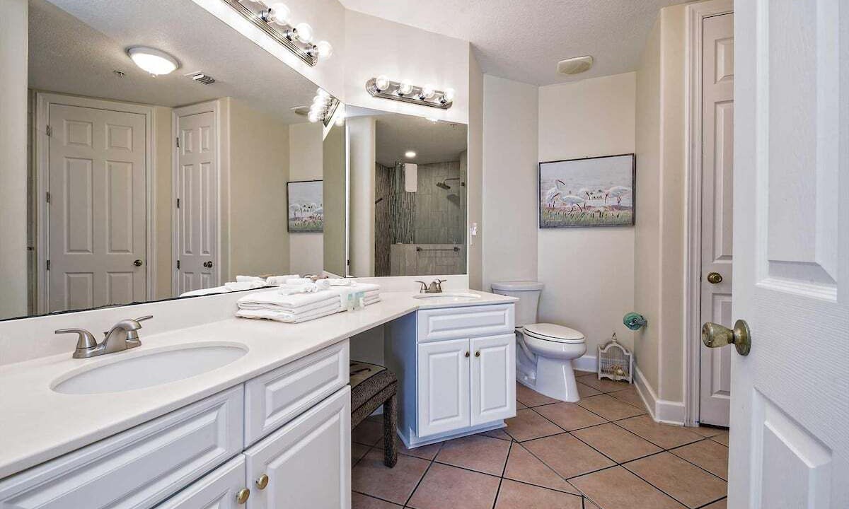 Photo of Bathroom in Orange Beach East