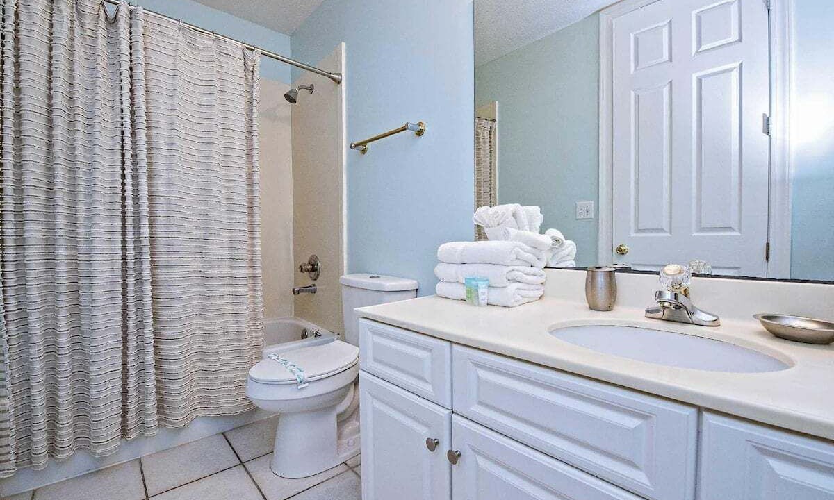 Photo of Bathroom in Orange Beach East