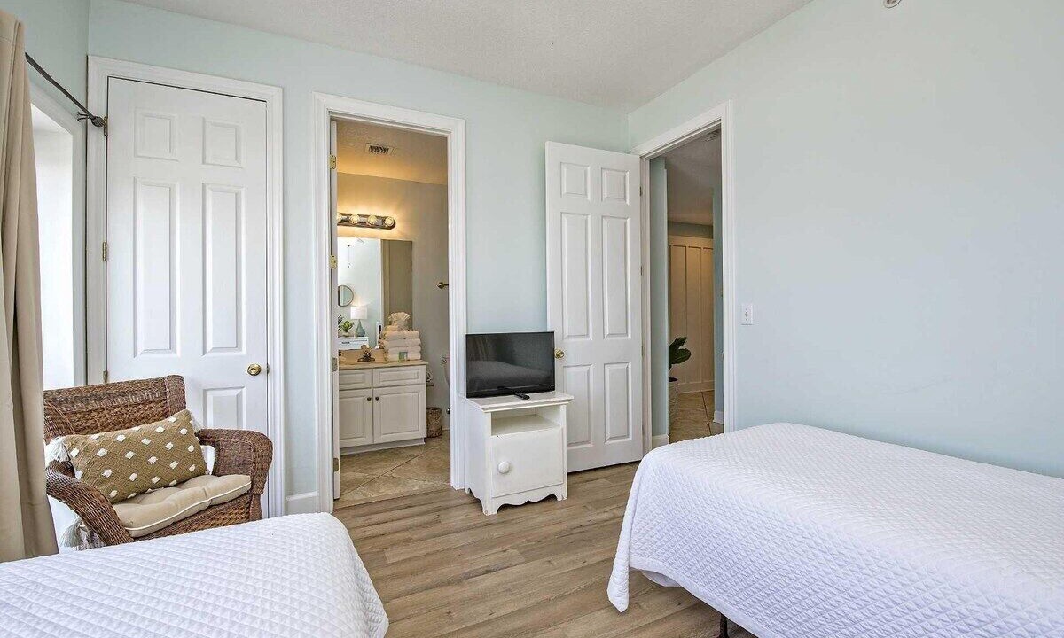 Photo of Bedroom in Orange Beach East