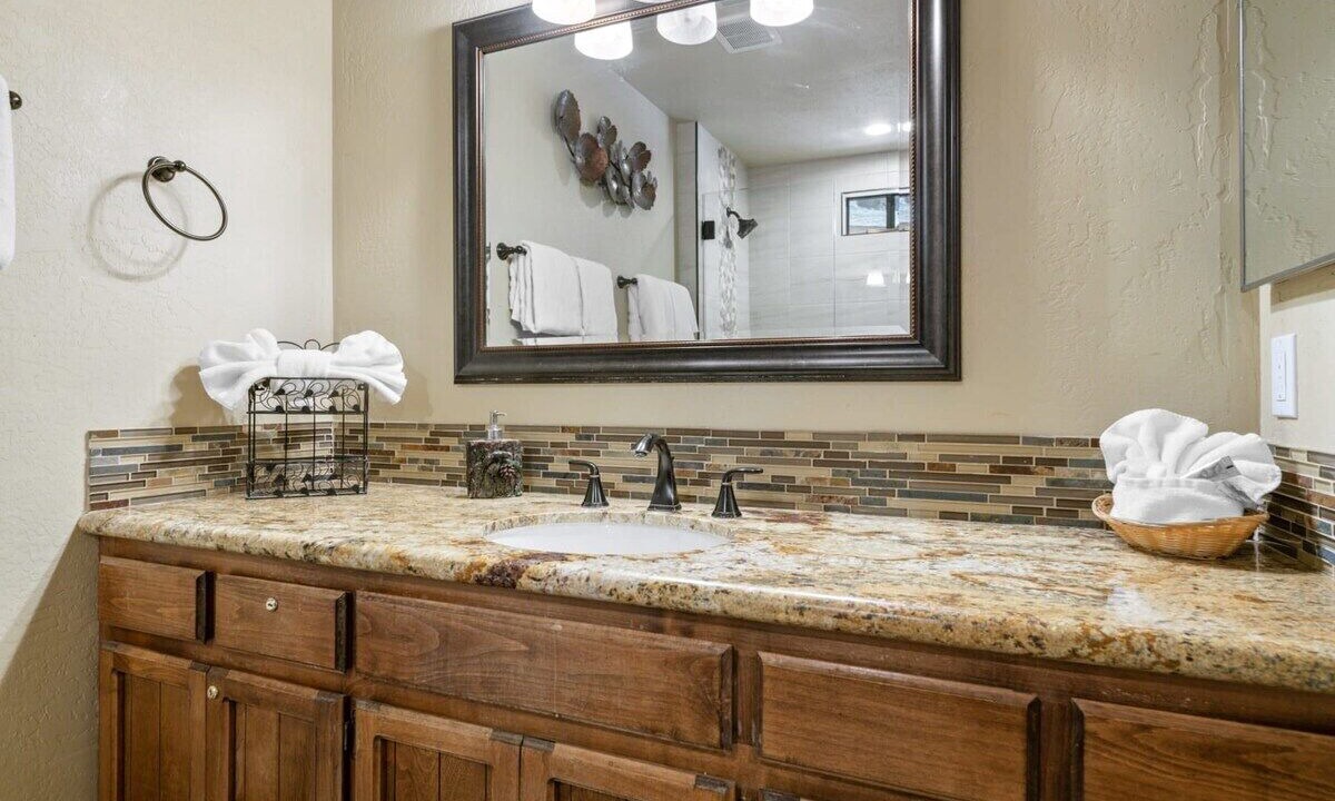 Photo of Bathroom in Summit Estates