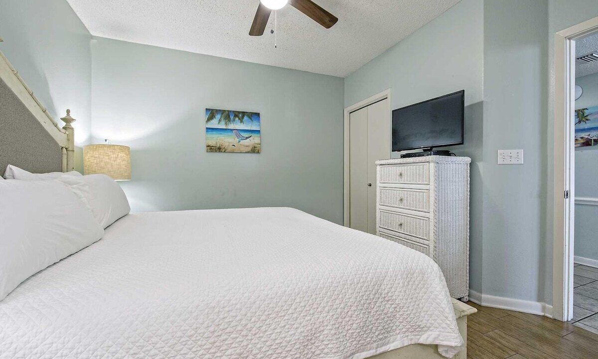Photo of Bedroom in Orange Beach East