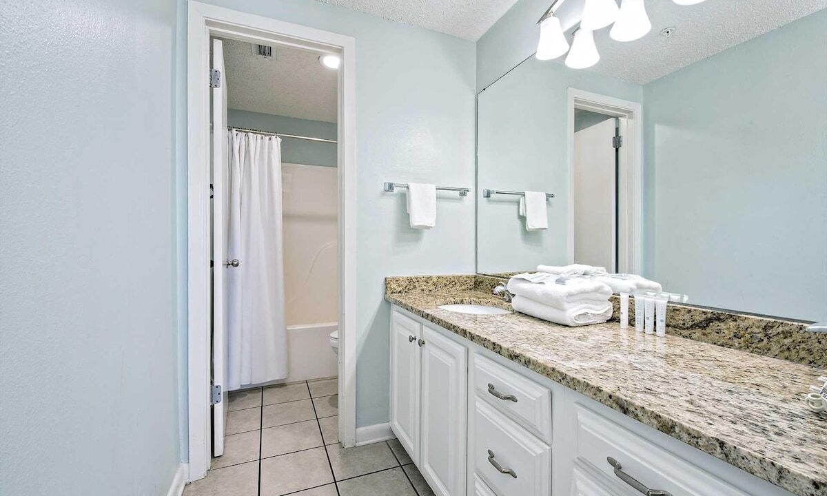 Photo of Bathroom in Orange Beach East