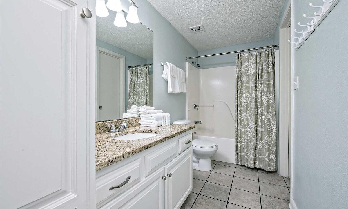 Photo of Bathroom in Orange Beach East