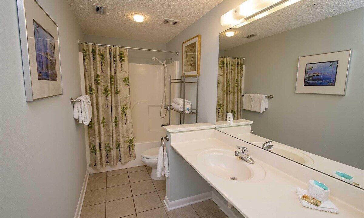 Photo of Bathroom in Orange Beach East