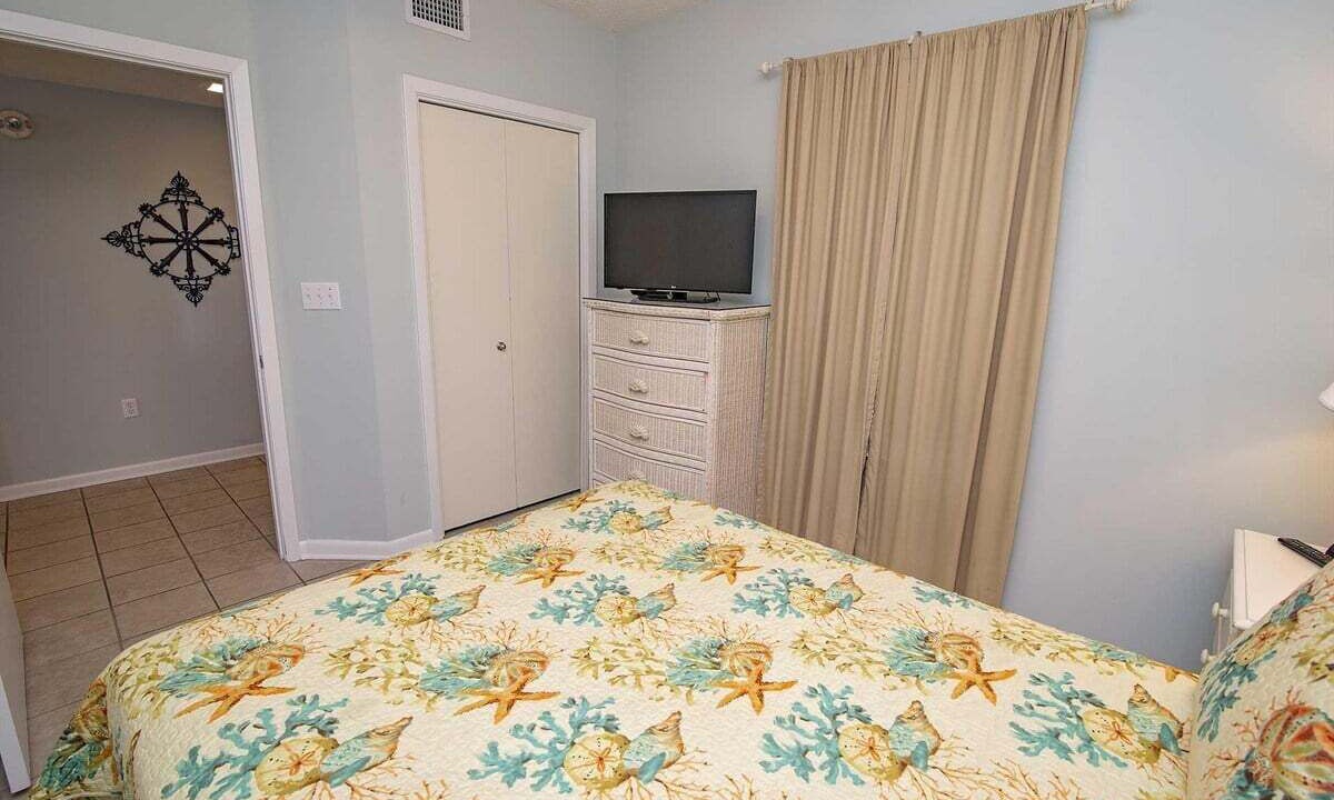 Photo of Bedroom in Orange Beach East