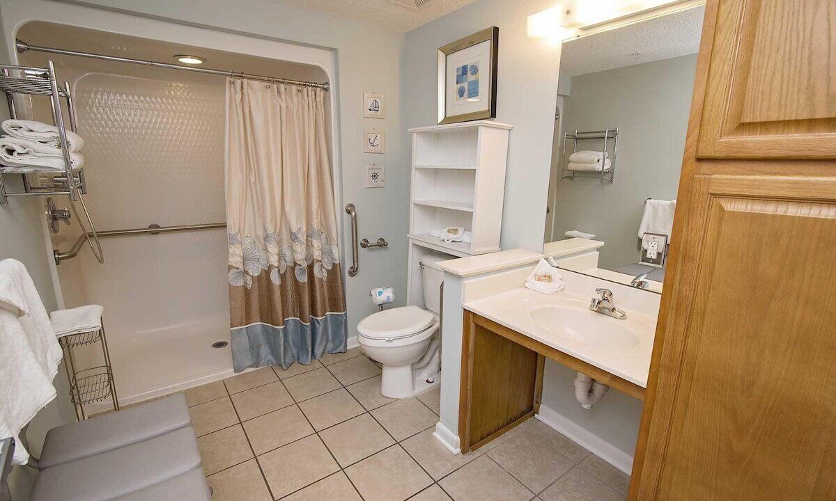 Photo of Bathroom in Orange Beach East