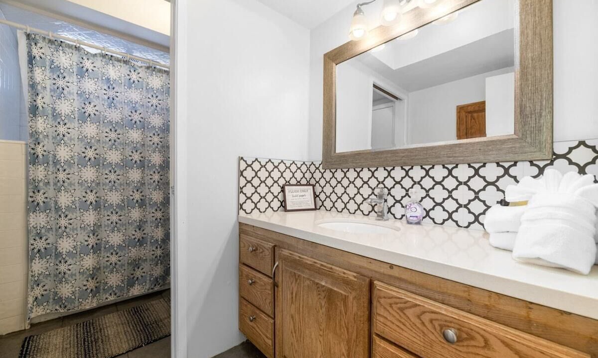 Photo of Bathroom in Summit Estates