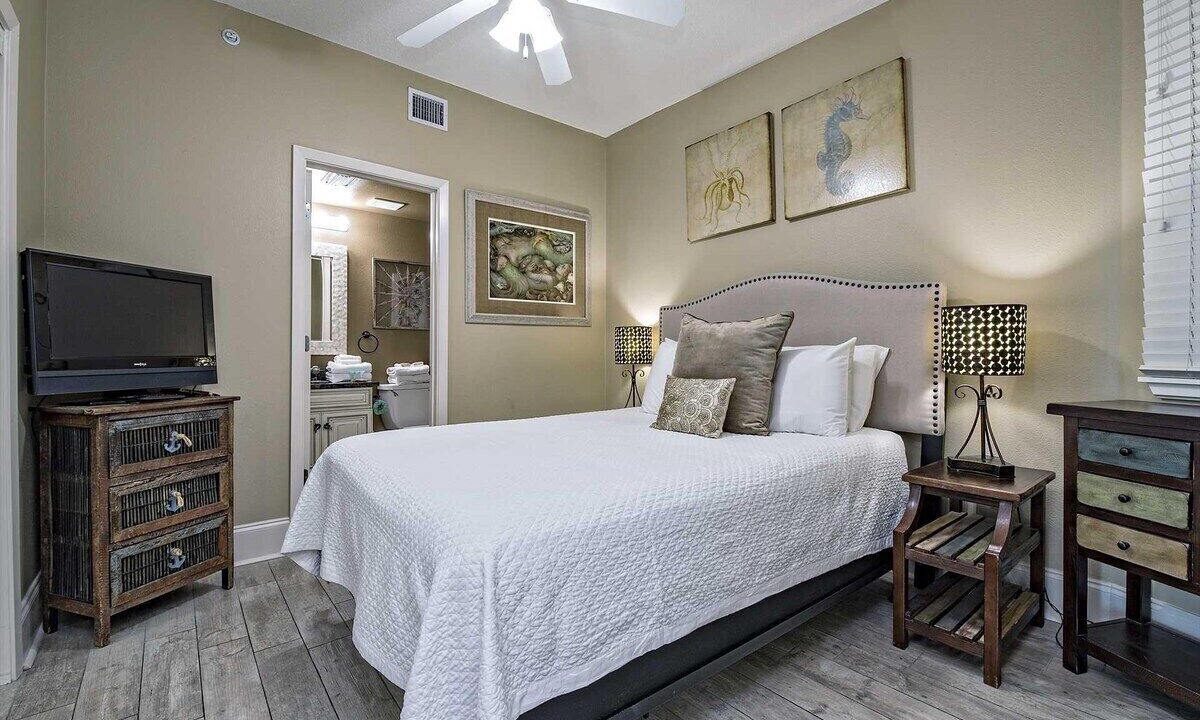 Photo of Bedroom in Orange Beach East