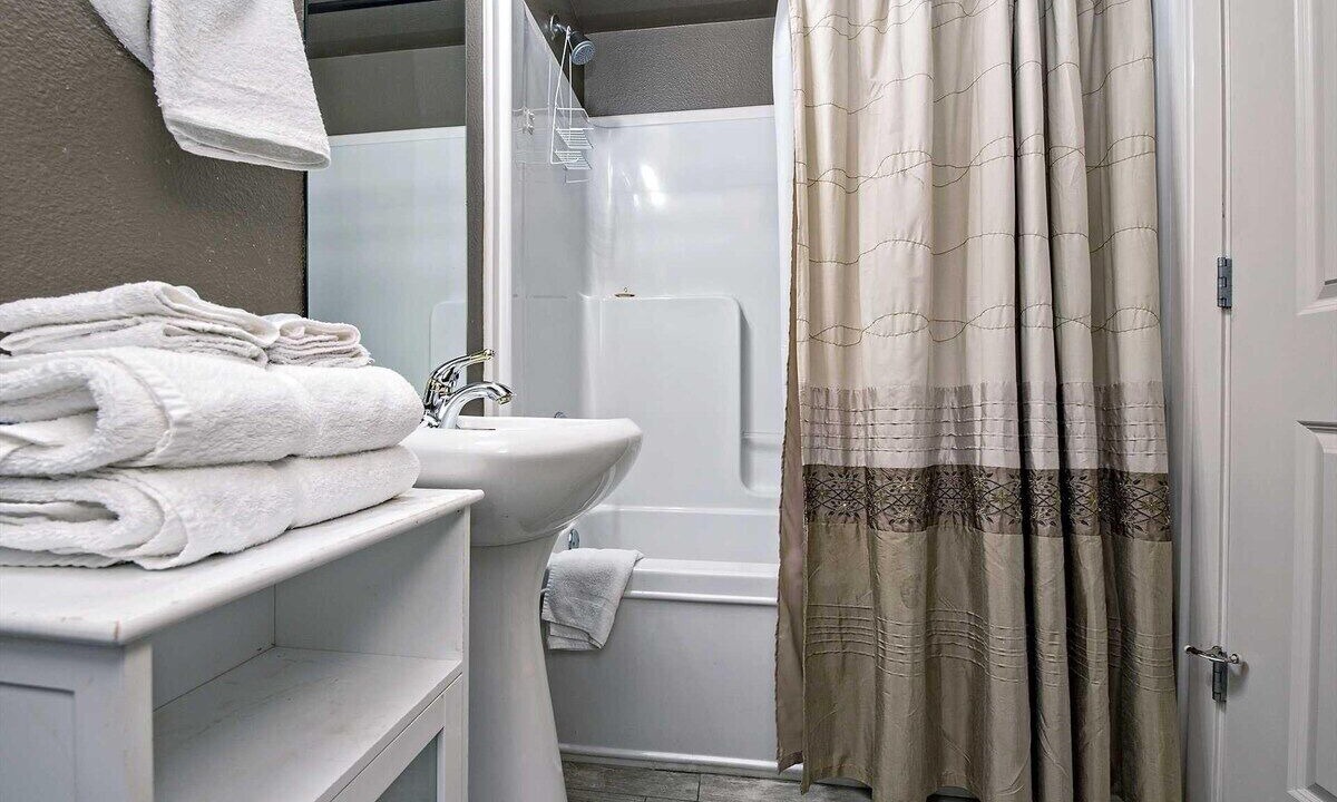Photo of Bathroom in Orange Beach East