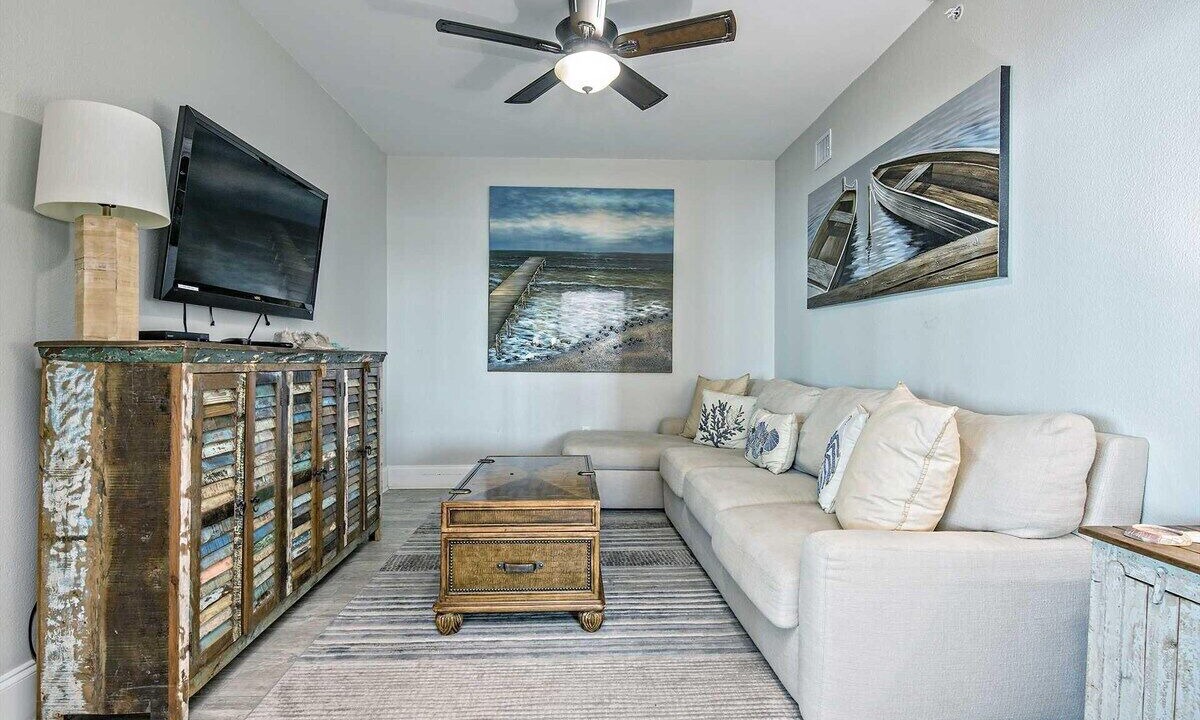 Photo of Livingroom in Orange Beach East