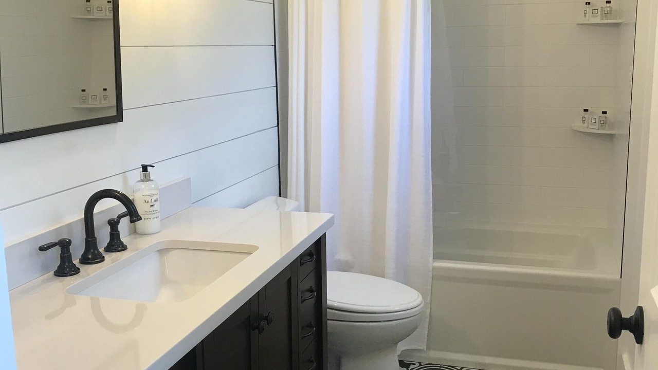 Photo of Bathroom in Holmes