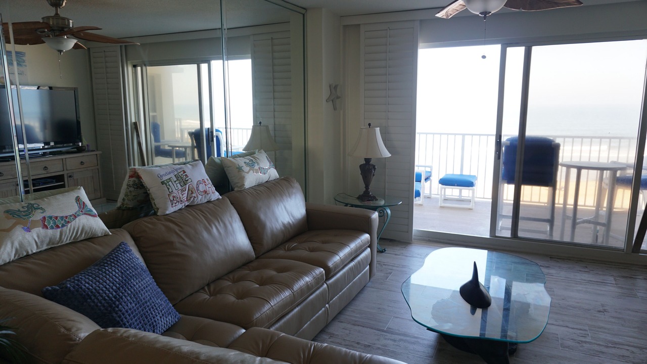 Photo of Livingroom in Seawinds Condo